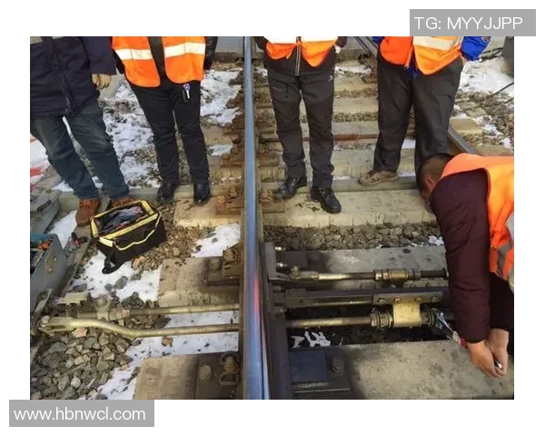 设备故障导致比赛暂停一小时选手们积极进行现场热身以保持状态 设备故障导致比赛暂停一小时选手们积极进行现场热身以保持状态